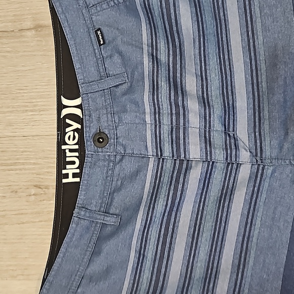 Hurley Boys Size 31 Blue Striped Shirt - Picture 2 of 4